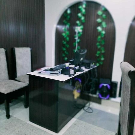 Oyo Mosaic Hotel And Restaurant Gonda 外观 照片