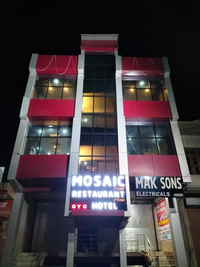 Oyo Mosaic Hotel And Restaurant Gonda 外观 照片