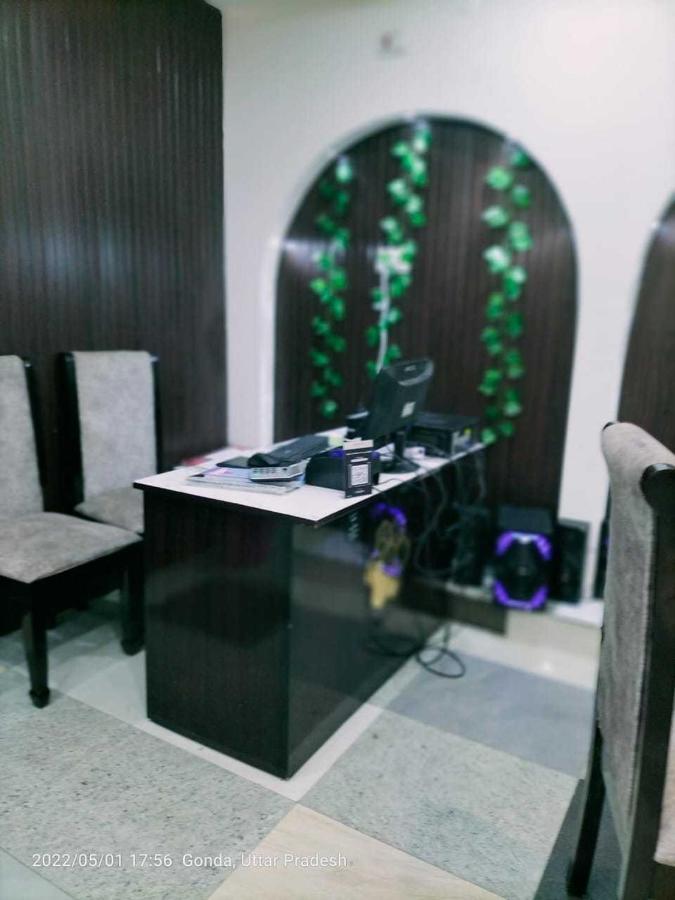 Oyo Mosaic Hotel And Restaurant Gonda 外观 照片