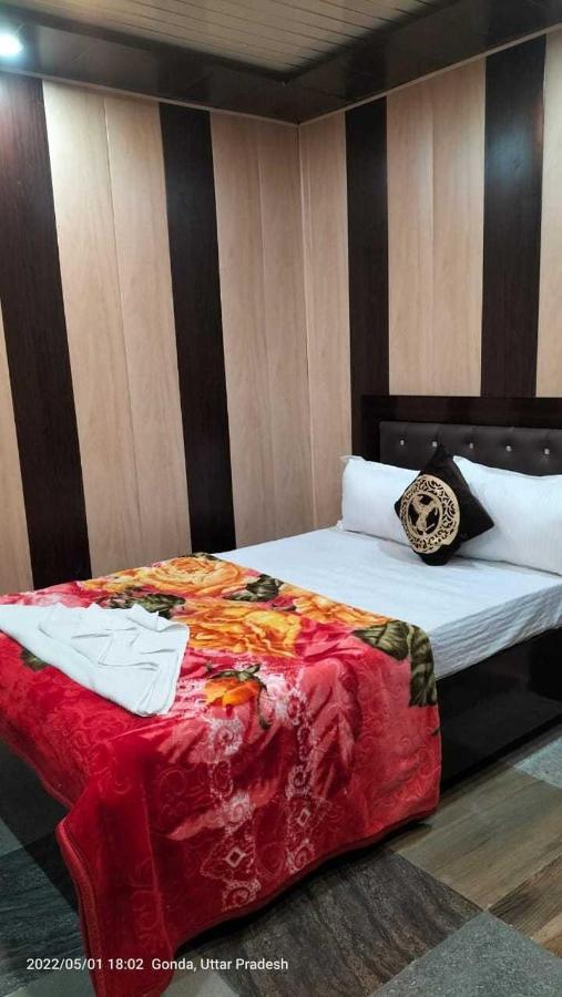 Oyo Mosaic Hotel And Restaurant Gonda 外观 照片